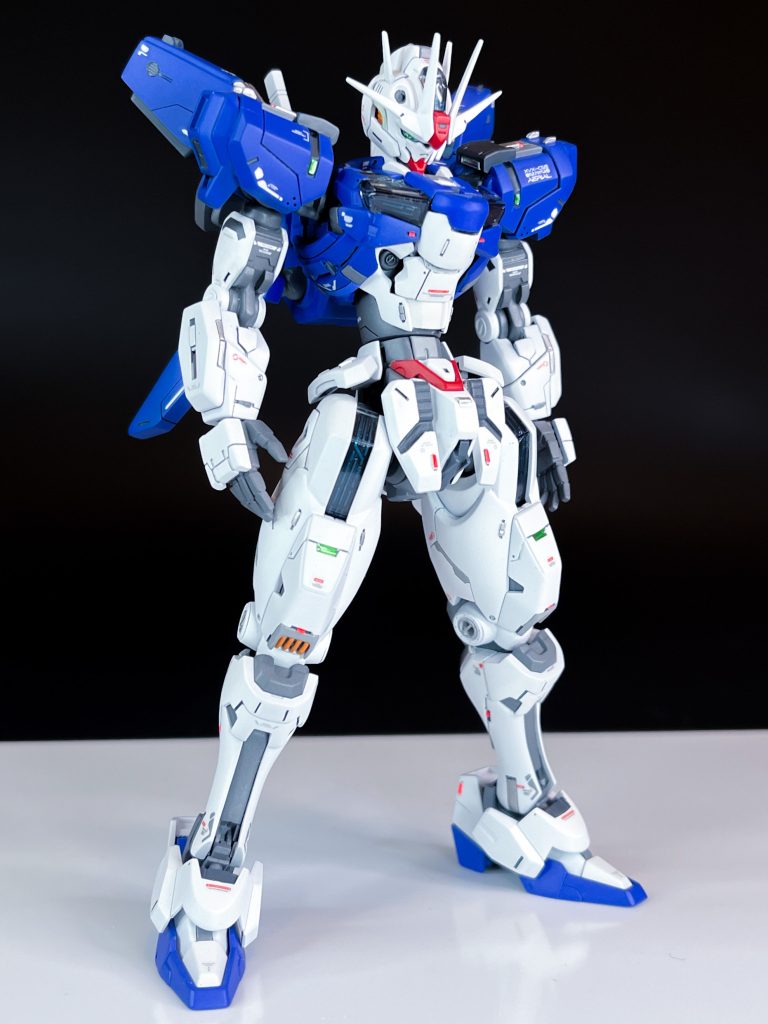 前回のエアリアルよりも改修型の方がすらっとした印象を受けたので胴体で4ミリ・脚で3ミリ・肩の軸を少し下に下げてプロポーションを変えています