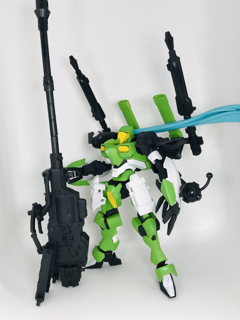 とりあえず塗装してみたが…ケロロカラーにしたため微妙な感じに…😨ケロロ🐸にこだわらずロービジカラー等にすれば良かったと後悔しながら、少しでもカッコ良くする為…ツノ変更・美少女ヘアー・大型火器・ケロボール追加