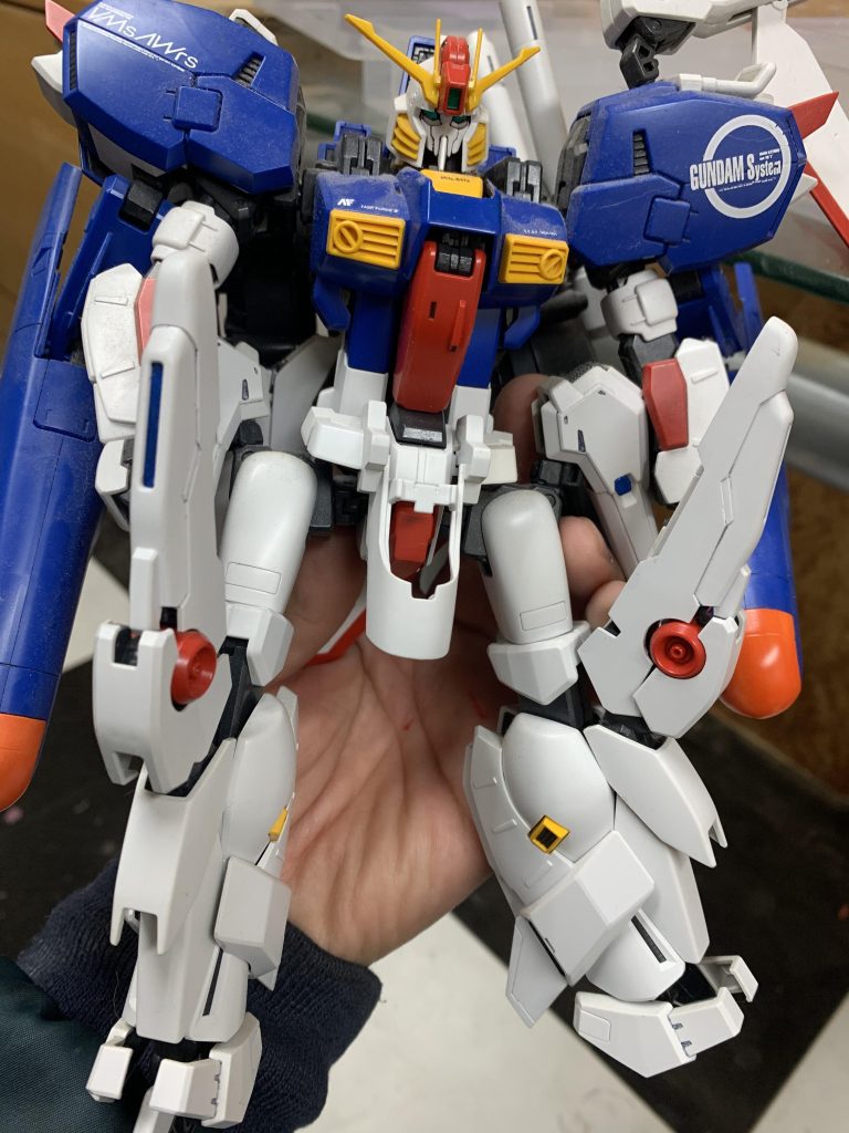 beforeです。一応筆塗りしてあるけどほぼ成形色デス。猫にかじられた跡もありました。