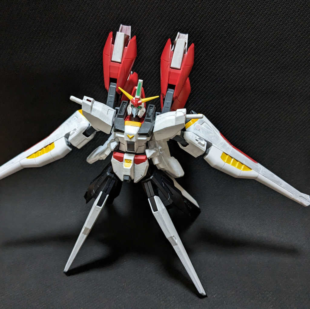 両腕部はアムフォルタスプラズマ収束ビーム砲に変更可能。元のセイバーガンダムと比べて取り回しが良くなりその加速度からなる砲撃戦を得意とする一方、近接戦闘は一切考慮しない設計となっている。その圧倒的速さと火力で敵を溶かす。