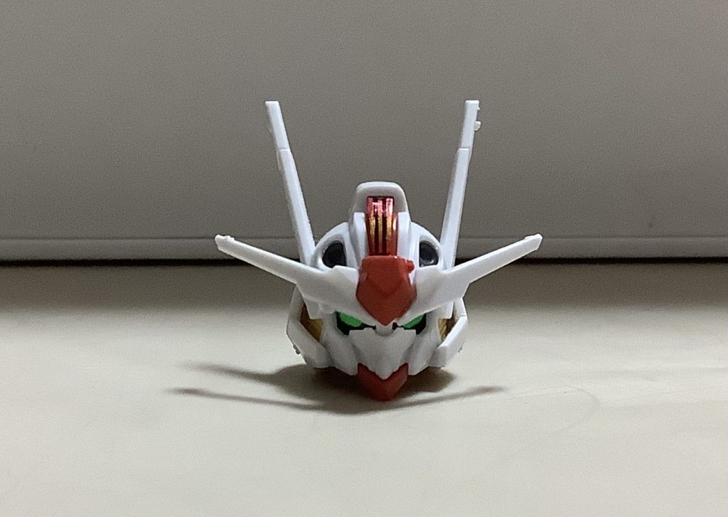 まず顔から。パーツつけ忘れてますが頭は小3の弟が作ったから触れないで…色分けが凄いですね。少ないパーツでこのクオリティ。流石BANDAIです!