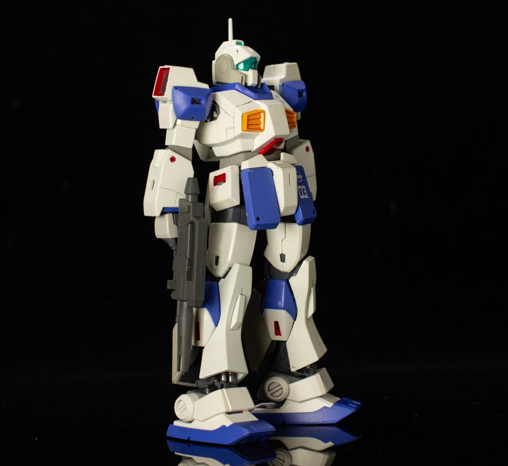 カラーリングは青がガイアノーツ、ブライトロイヤルブルー、白がガイアノーツ EXホワイトとクレオス311番を1対1、グレーはクレオス レドームカラー＋ガイアノーツ ニュートラルグレー4少々です。水性アクリルで細部を塗り分けています