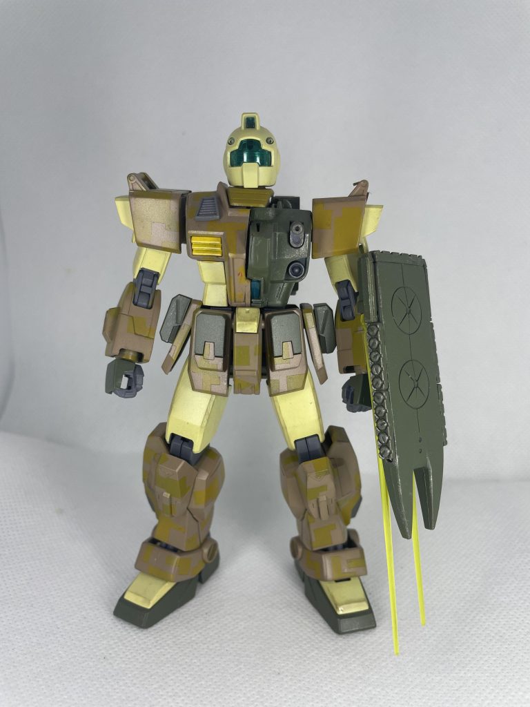 腕にはシールド用だったのか穴が残ってたので、ジャンクパーツでシールドも作成。余ってたビームサーベルパーツを2本装着できるように。