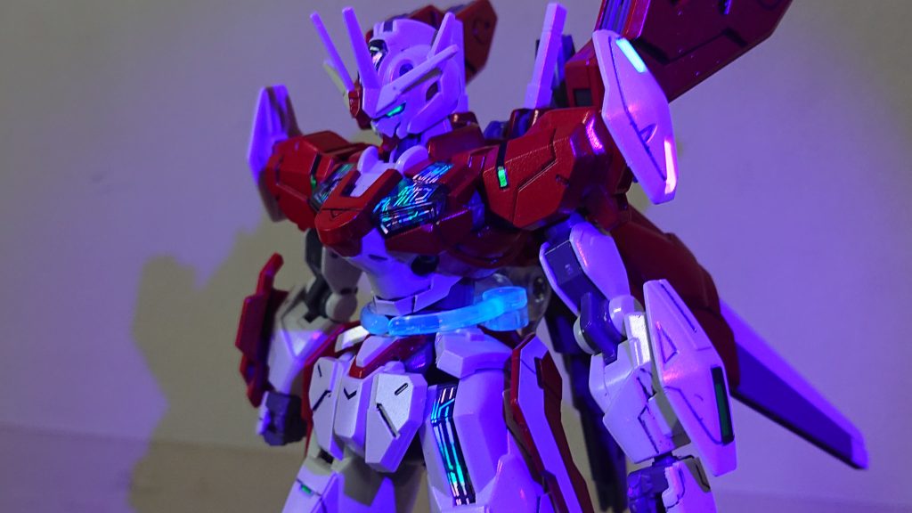 巣立ちで斜めから。こっちのアクションベースも光る!!!!(笑)