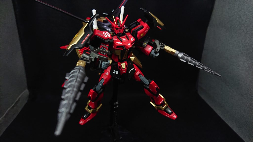 部分塗装にタミヤのエナメル塗料・フラットブラック・フラットレッドセンサー部分にはMr.メタリックカラーGX・メタルイエローグリーン