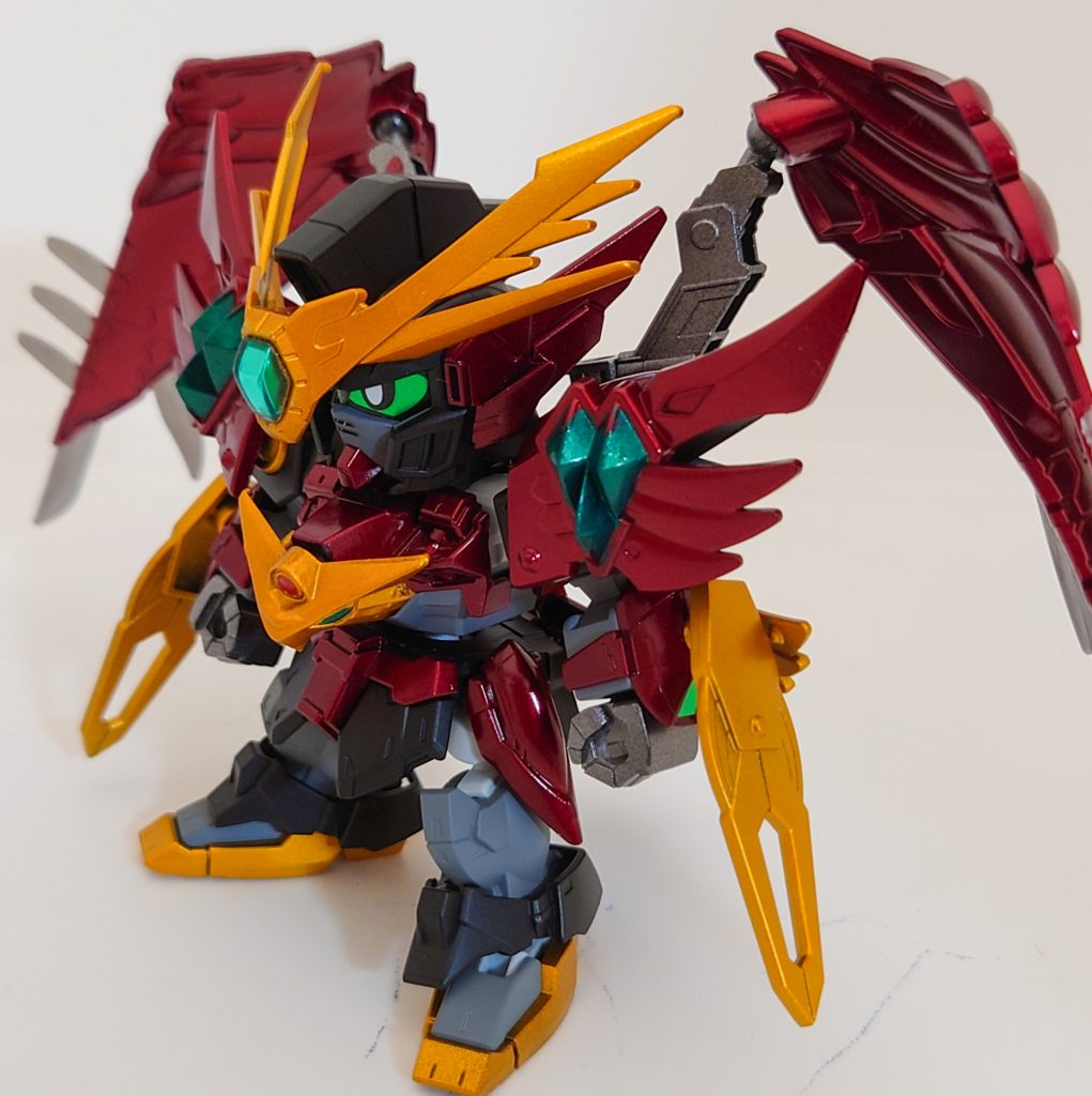 側面両腕には専用のクローをつけております。