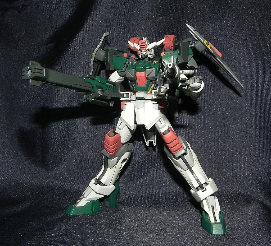 ガンダムフレームの可動域をもってすればどんなポーズも自由自在と思ってましたが、エイハブリアクターが邪魔をしてこの持ち方が設定通りじゃなくなりました