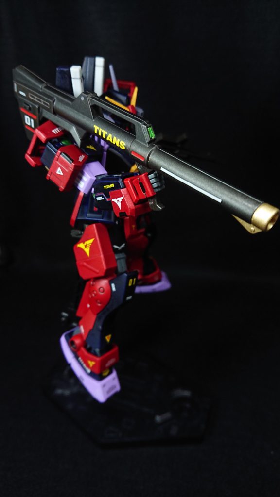 部分塗装にタミヤのエナメル塗料・フラットブラック・フラットレッド・ダークグレイセンサー部分にはMr.メタリックカラーGX・メタルイエローグリーン