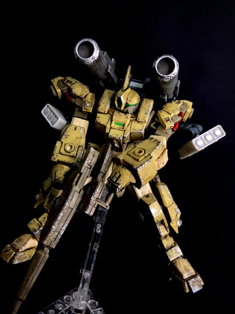 オリジナルギミックとしてキャノン型のバックパックを制作。ミサイルポットも追加して重装備＋別機能として機能を持たせてます。