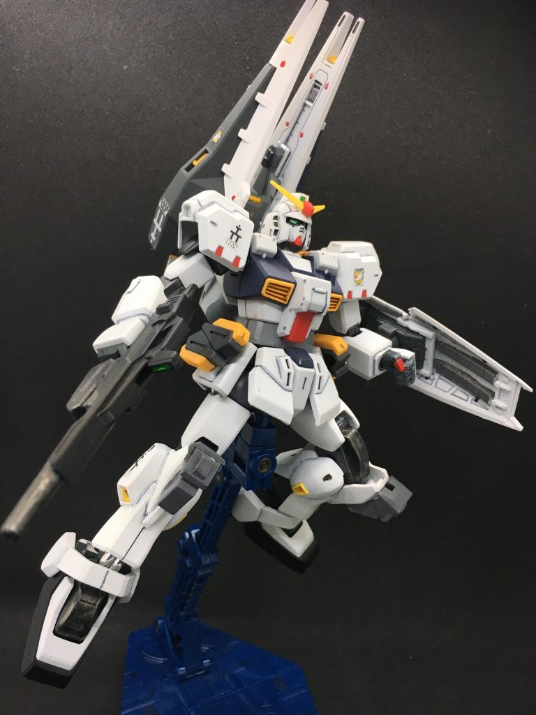 　ネット上では意見が分かれ、ガンダムMk-ⅡではなくガンダムTR-1の派生機体であるという反対意見も見られる。事実、ガンダムTR-1[ヘイズル]は試験機という特性上、1つとして同じ形態がないと言っても過言でないほど仕様違いが多く、本機体がTR-1のバリエーションの１つではないかという意見も説得力は十分にあった(もっとも、写真が不鮮明であるためガンダムTR-1ともガンダムMk-Ⅱのどちらとも受け取れるものだったのだが)。