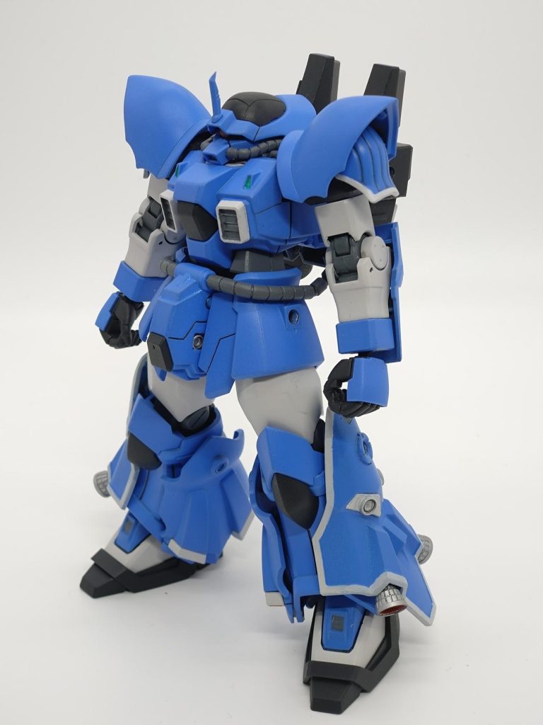 元のキットはイフリートナハトで、汎用機っぽくシンプルにしつつ、宇宙でも対応できるように脚部を余剰パーツで改造しました。