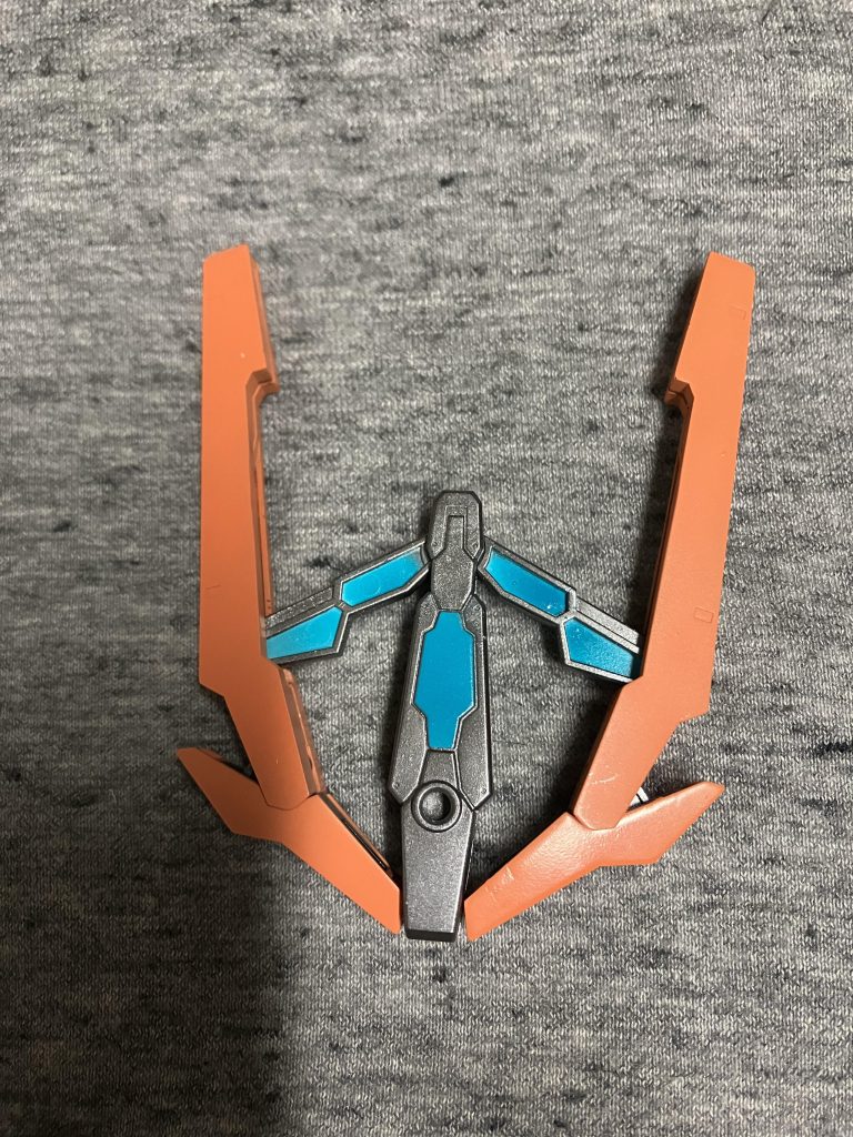 フェーズドアレイキャノンは劇中の方が広く展開していたので可動部あたりを削って可動域を広く