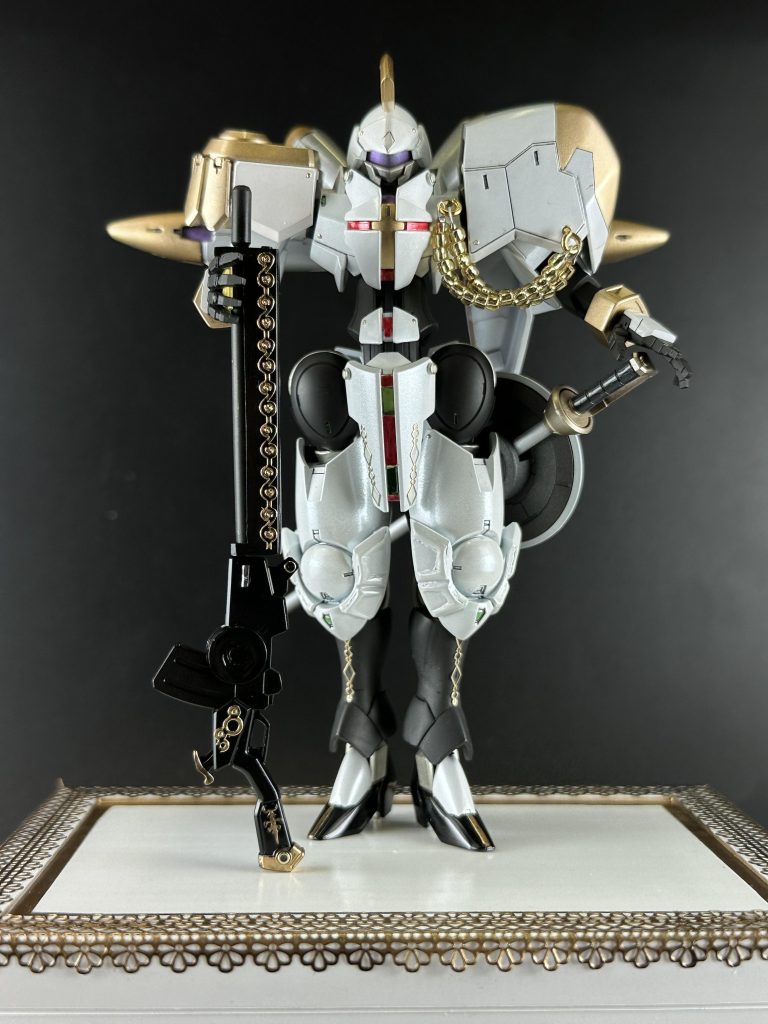 前から〜台座は100均のクリアケースを塗装してから、これまた100均のデコレーションシールに色を付けてから貼り付けた物です。