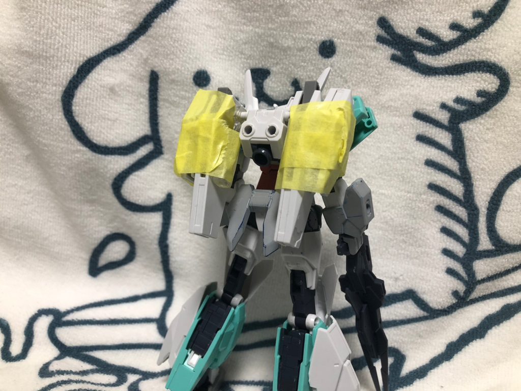 バックパックですが、Qタイプのバーニアに近いのは。。ネプテイトのバックパックつまりネプテイトウェポンになります。ネプテイトのバックパックを分解して小さいのと大きいのを組み合わせバーニアにしました(物理)そして、接続口に関してはMSアンサンブルを買うと必ず余るクリアカラーの台座、捨てずにいられない為今回使いました(初です)