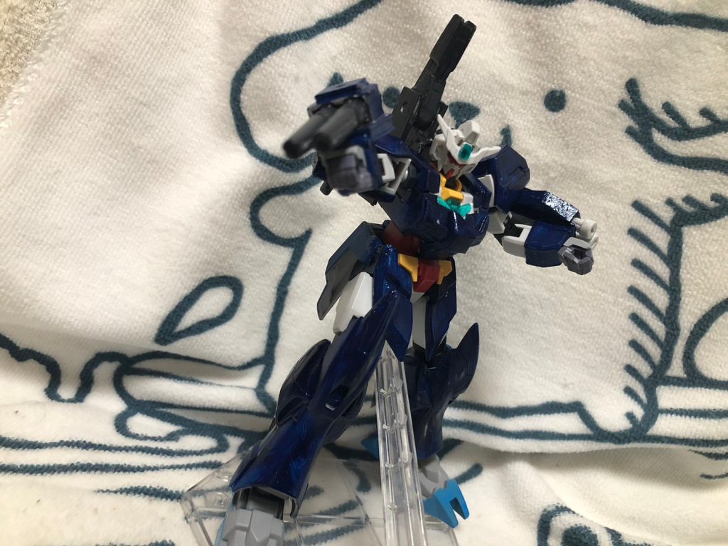 腕を構え、ビームを撃つアクション