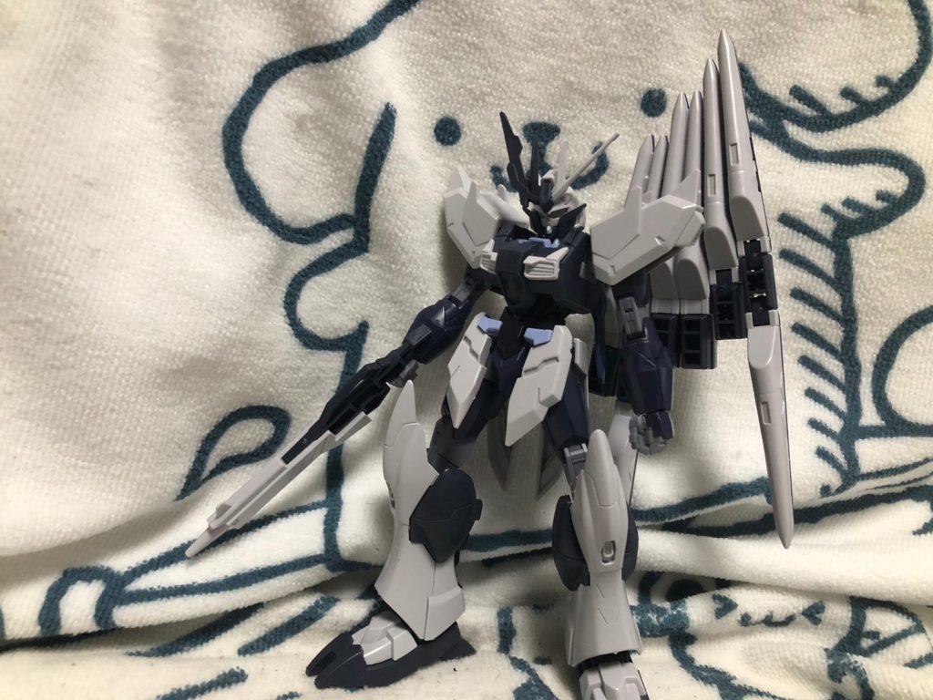 まずはフェイクνガンダムを作り構想を練りました。というのもボディ部がフルアーマーに感じたという個人の考えがありました。