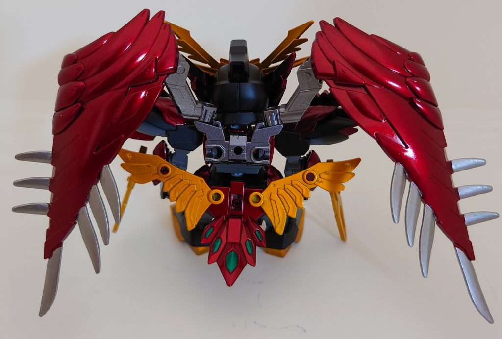 背面一応、リアスカートにも羽の装飾をつけております。