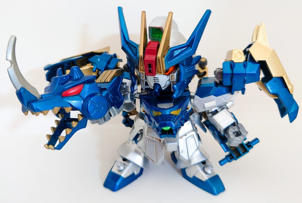 武器その１　ドラゴンファング右手に装備されたドラゴンの頭部を模した武器です。