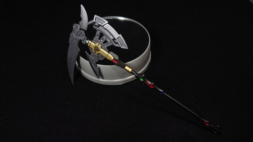 武装は30MMのパーツを組み合わせてオリジナルの武装にしました基本的には大鎌として使用しますが、戦況によっては斧として使用することもできます