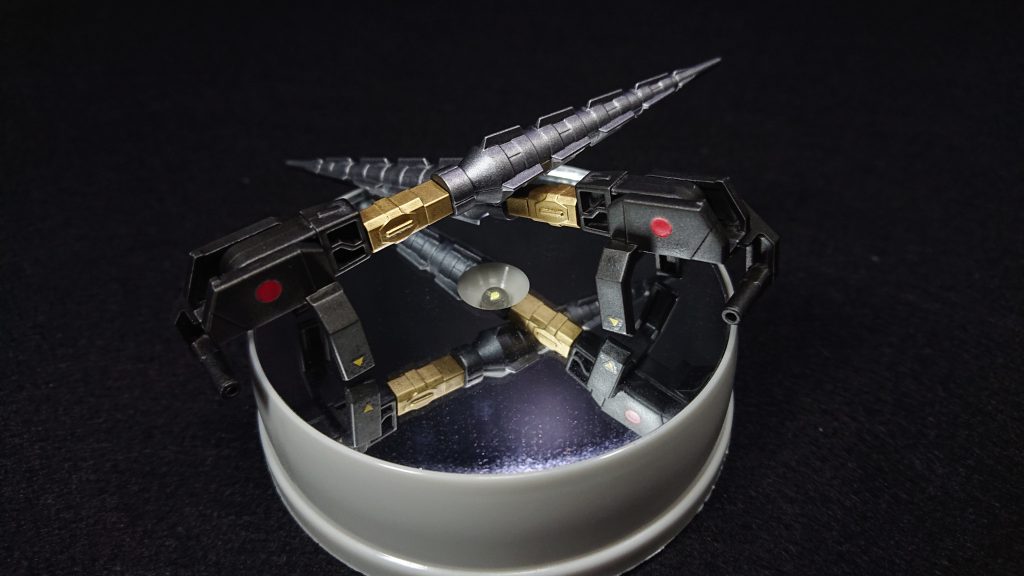 メイン武装のドリルは30MM(オプションパーツセット3)を使用します持ち手部分は余剰パーツの山から拾ってきました接続用のパーツを使い組み合わせてオリジナルの武装にしました