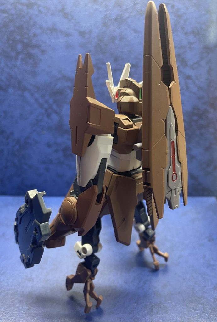 背面。フェーズドアレイキャノンはアルスアースリィのビームライフルのバレル部分を採用。似ているパーツが見つかって、うまくハマったときの快感は見立て改造の醍醐味だと思います✌︎('ω') ✌︎