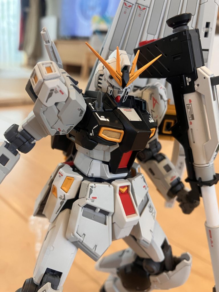 白装甲は2色で塗り分けてるつもりが、調色した塗料が不足し目分量で行ったため結果的に3色塗り分けになりました😂ちゃんと配合量を計る事を学びました、、、。