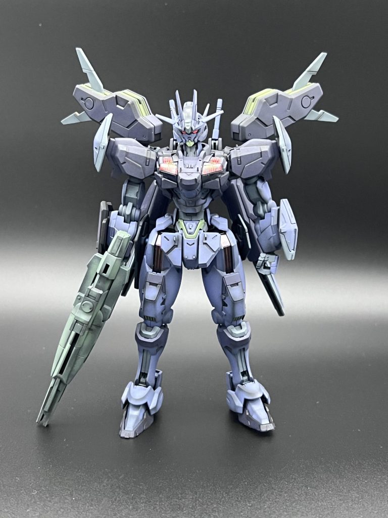 最近武器関係をグリーン系のグレーで塗るのが気に入ってるので、エアリアルのライフルもグリーン系に仕上げました。