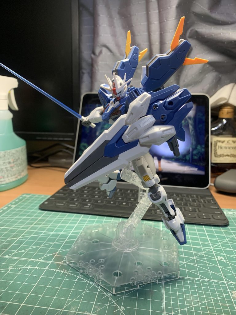 ビットが集合して盾になるの好き。模型的に仕方ないけどビット化すると盾の基部が余りになるのはモヤっとする。