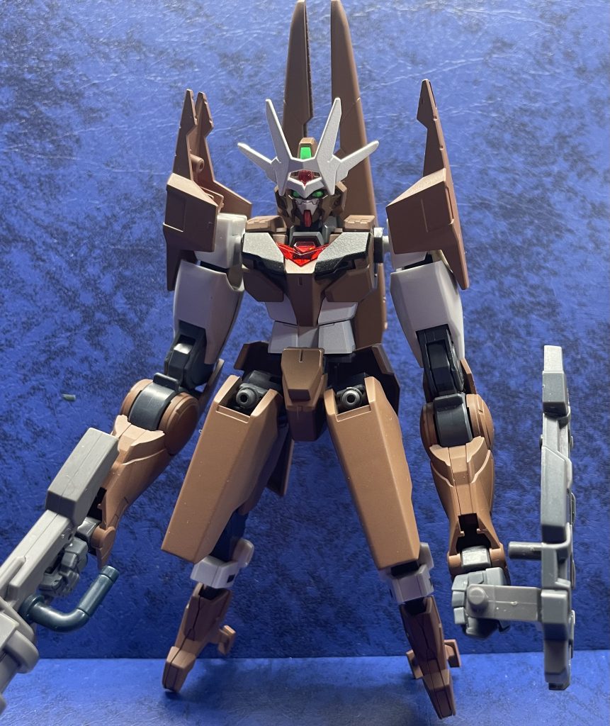 正面。特徴的な長い腕はHGダブルオーダイバーの脚。長すぎて武装が写真に収まりません(ﾟﾚﾟ )