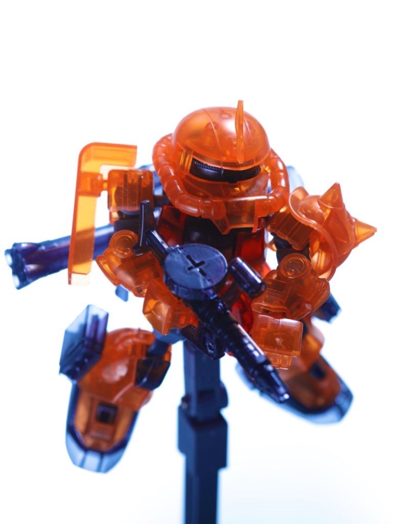 元はクリアカラーのキットだったのですがあまり好きではなかったので全塗装しました😅クリアカラーパーツって硬いですね…