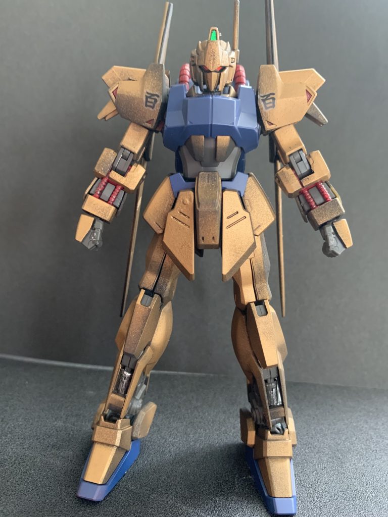 先日MGで明るいゴールドを経験したので今回は重厚感やザラつきを表現できればと思いました。下地に初めてブラックのサーフェイサーを使いました。その上からガンダムマーカーエアブラシでガンダムレッドゴールドをふきました。さらにガンダムマーカーの光沢クリアをふきました。思った以上に暗くなってしまいました💧