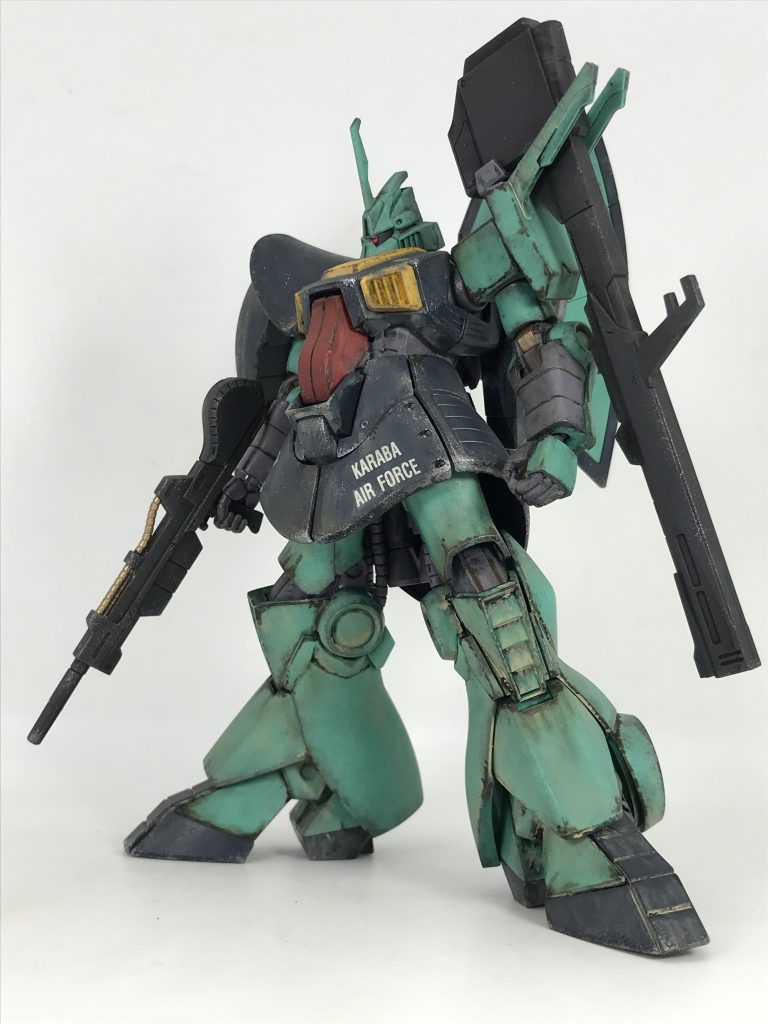 デカール貼り苦手なんですよねぇ…私は筋彫りなどのディテールアップをしないので、デカール貼るのと情報量が増えて少しはカッコよくなると思うのですが…面倒くさくて少し貼ると飽きてまう😨