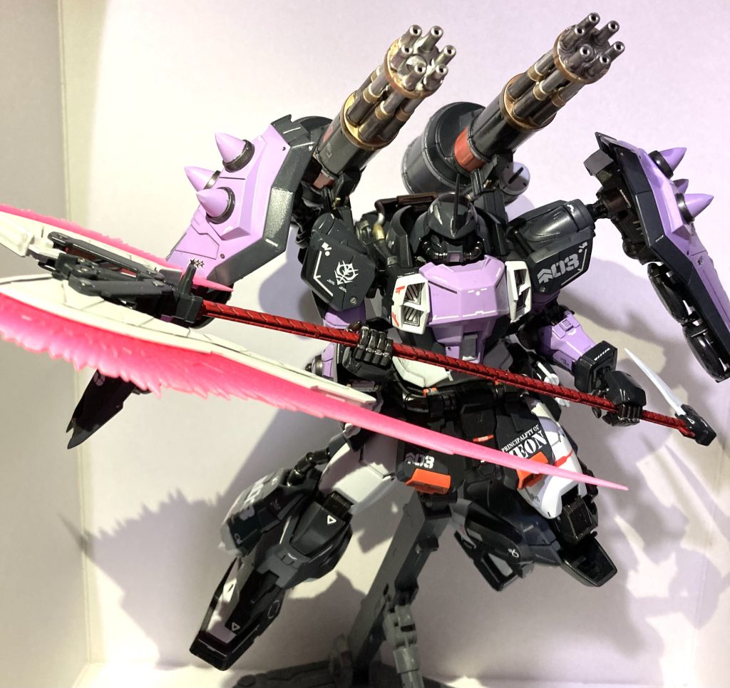 プレバンは関節軸が硬い気がします。重武装なこともあって、ポージングも大変w