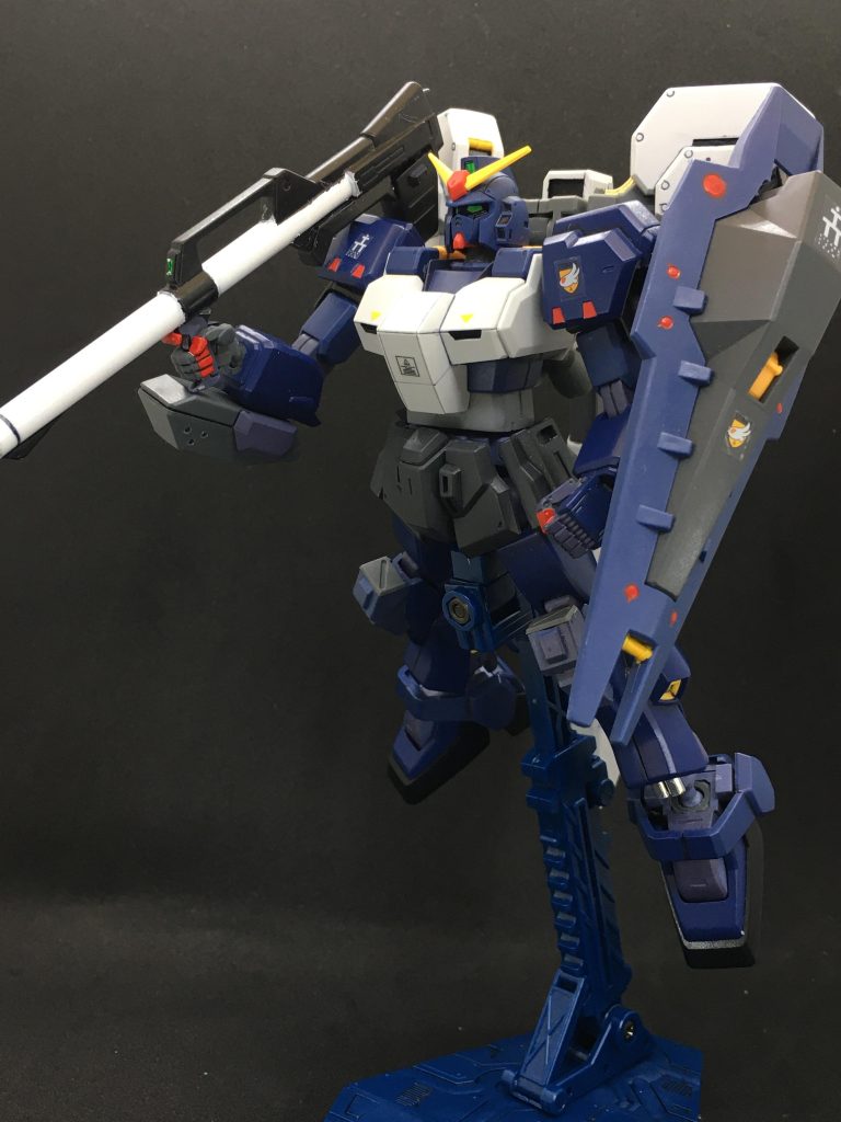 　トライ・ブースター・ユニット、チョバム・アーマーを装備して。上記の胴体の延長に加えて横幅もボリュームアップするか悩みましたが、チョバム・アーマーを装着したいのでそのままにしました。