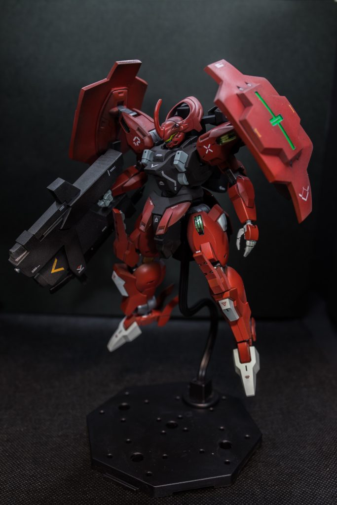 シールドはセミスクラッチ、ライフルはプラバンでスクラッチです。設定画見ると、シールドの形が少し違うのはご愛敬プラ板工作は段取りが大切ですね....シェルユニットは黒で塗りつぶした後、ラピーテープを細切りして貼っています。