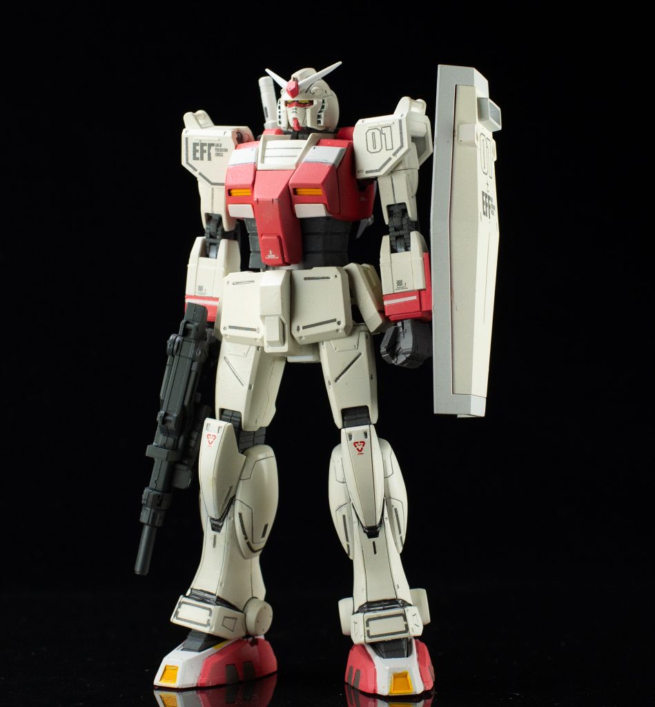 塗装パターンは、ユウパさんという方がtwitterで作られていたのを参考にして、ピンク部分をガイアノーツのローズブライトレッドとEXホワイト、白部分をレディッシュウォームホワイト、黄色を燈黄色で塗りました。シールドはパワードジムの物を流用しています