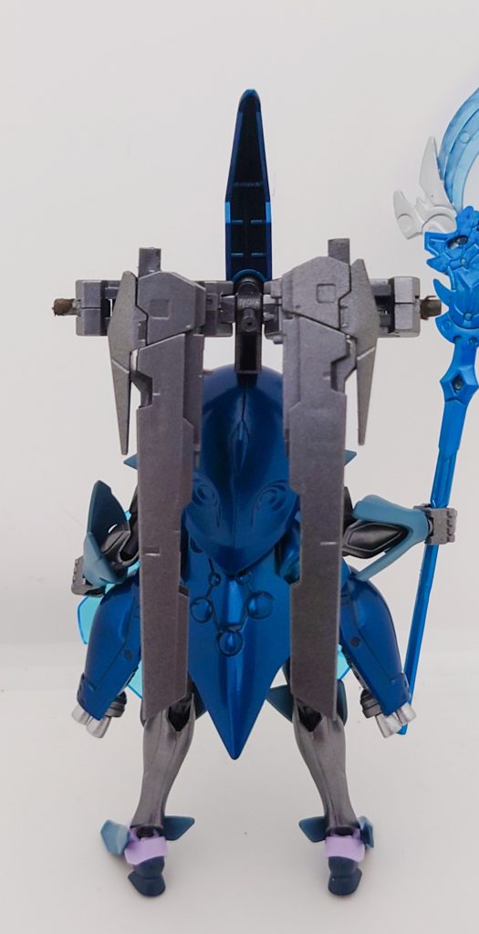 背面。専用のバックパックには、ビームキャノンを装備しております。