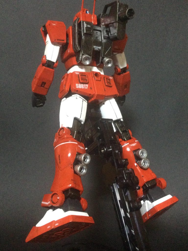 キャノン、ライフル、バックパックと関節部分は水性ホビーカラーの黒鉄色を使い仕上げにドライブラシをしました。初めてやったんですが上手く出来たと思います。