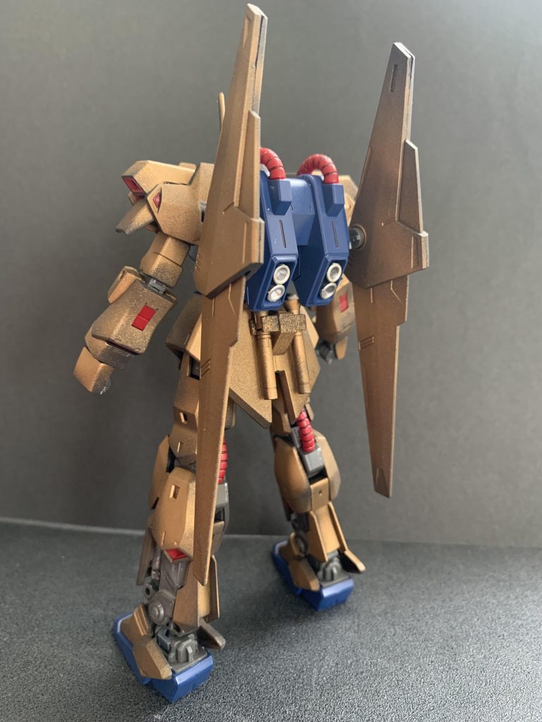 ダークブルー部はティターンズブルー、内部フレームは艶消しのみです。