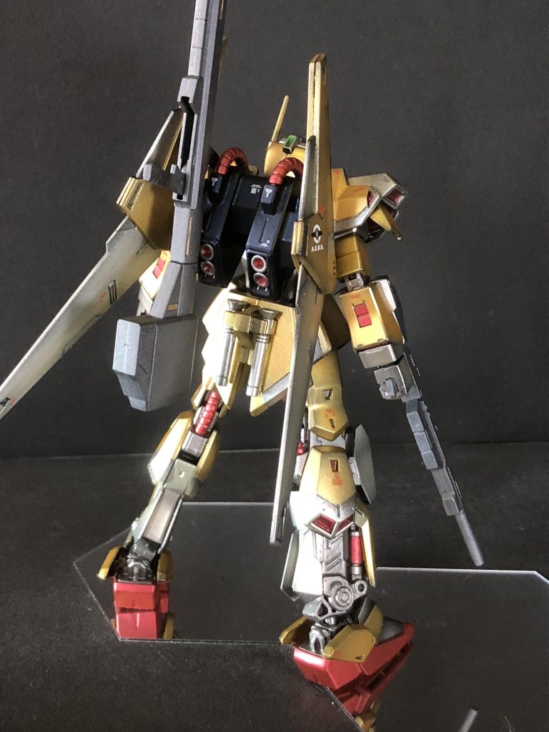 ゴールド2色部分は黒立ち上げでグラデーションにしています。こちらはわりと上手くいったとおもいます。内部フレームをスターブライトジュラルミンで塗装したのですが、わかりづらいかんじに。。。