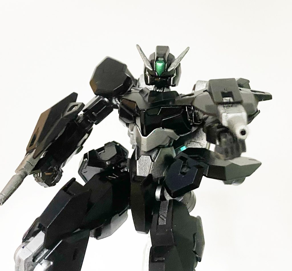 射撃ユニットを腕に取り付けることも。割と良いかも。