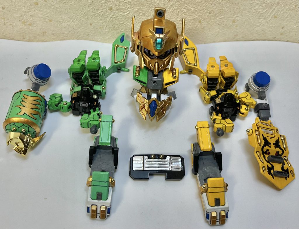 左右合体(シンメトリカルドッキング)超龍神と同じで、モビリティジョイントと鋼丸,ヴェルデバスターパーツを使っています。