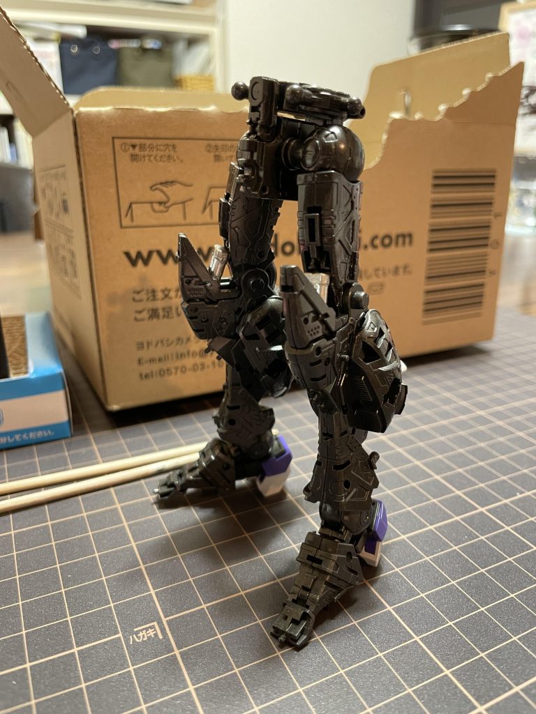 今回は説明書通りではなく、先にフレームだけ組みました。組み立てると見えなくなるところにもこだわりが感じられ楽しいですね