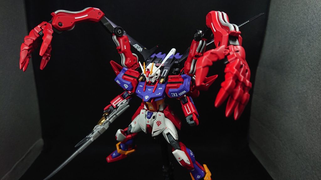 今回のデカールですが、ゼルトザームの腕があればストライクでもジオンでやっていけるかなと思いジオン軍を採用丁度良くジオンのマークと31が合わさったデカールがあったのでそちらを多用しています