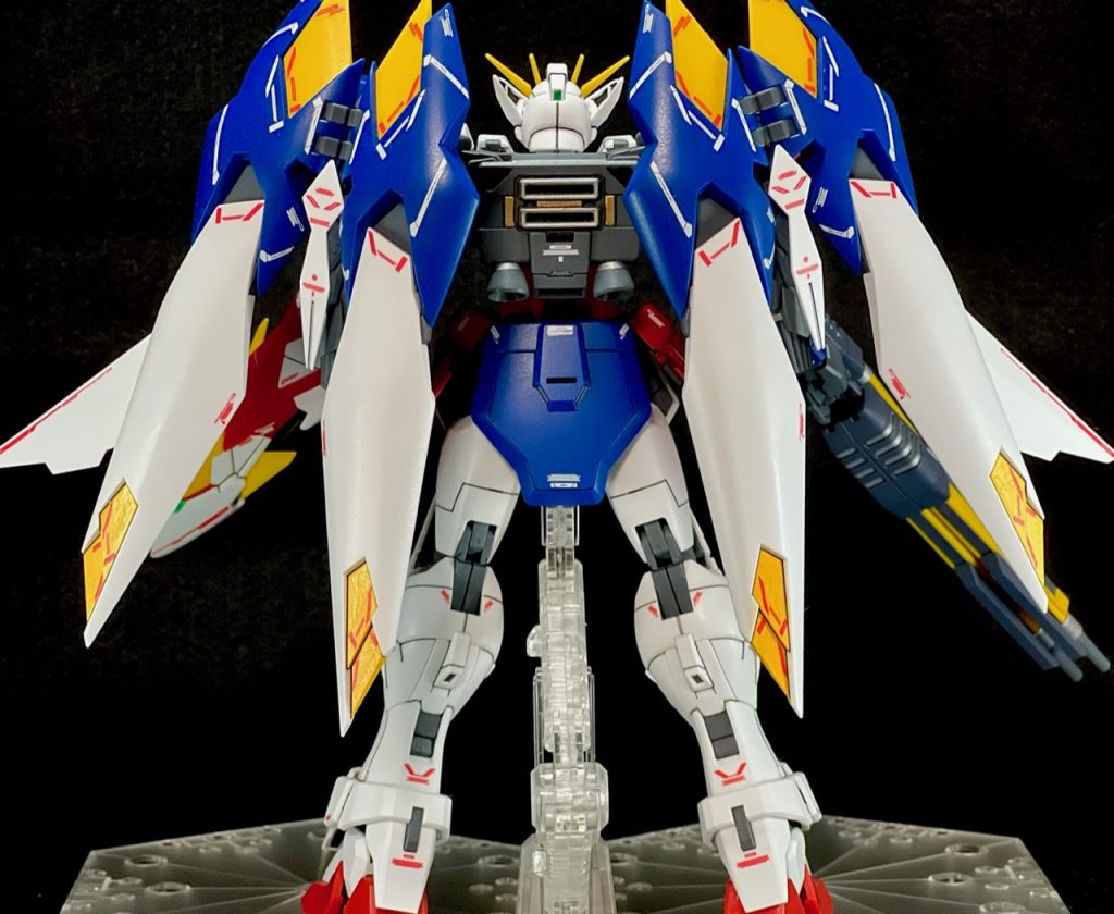 ウイング表の先の部分は無色では勿体無いと思いイエローで塗装。デカールとバランス良く仕上がりました‼️