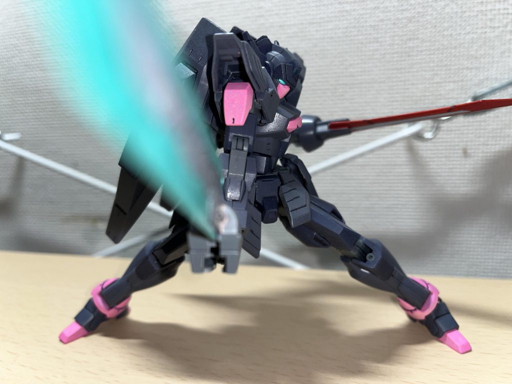 加工すれば、足首の接地感の違いが歴然ですね。自称ポージングで魅せるガンスタ投稿者としては外せないポイント!