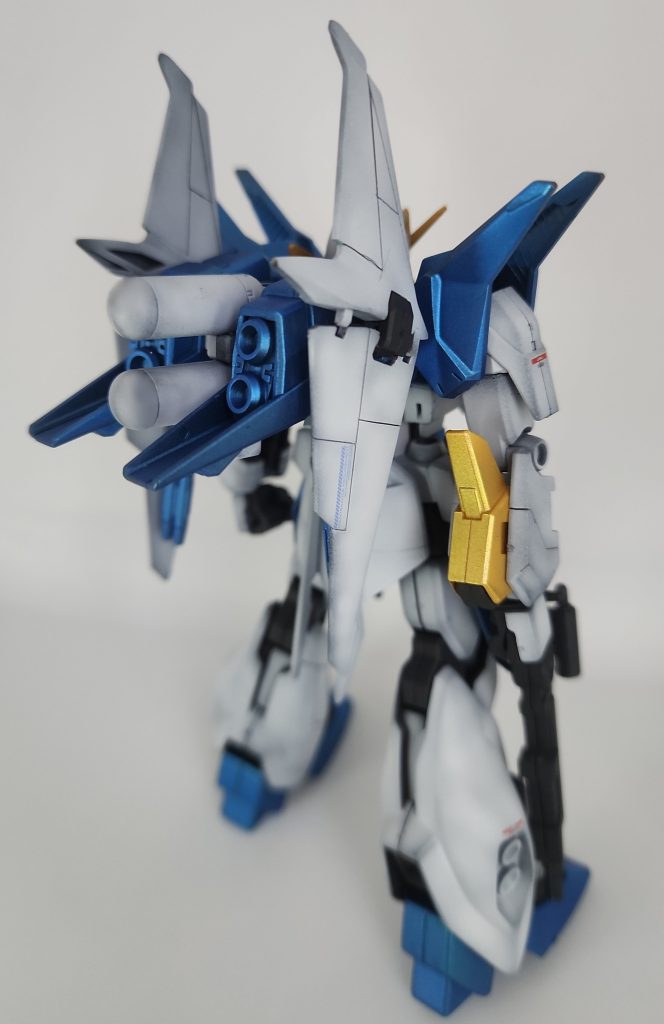 脚部とバックパック部には筋彫りをしてます