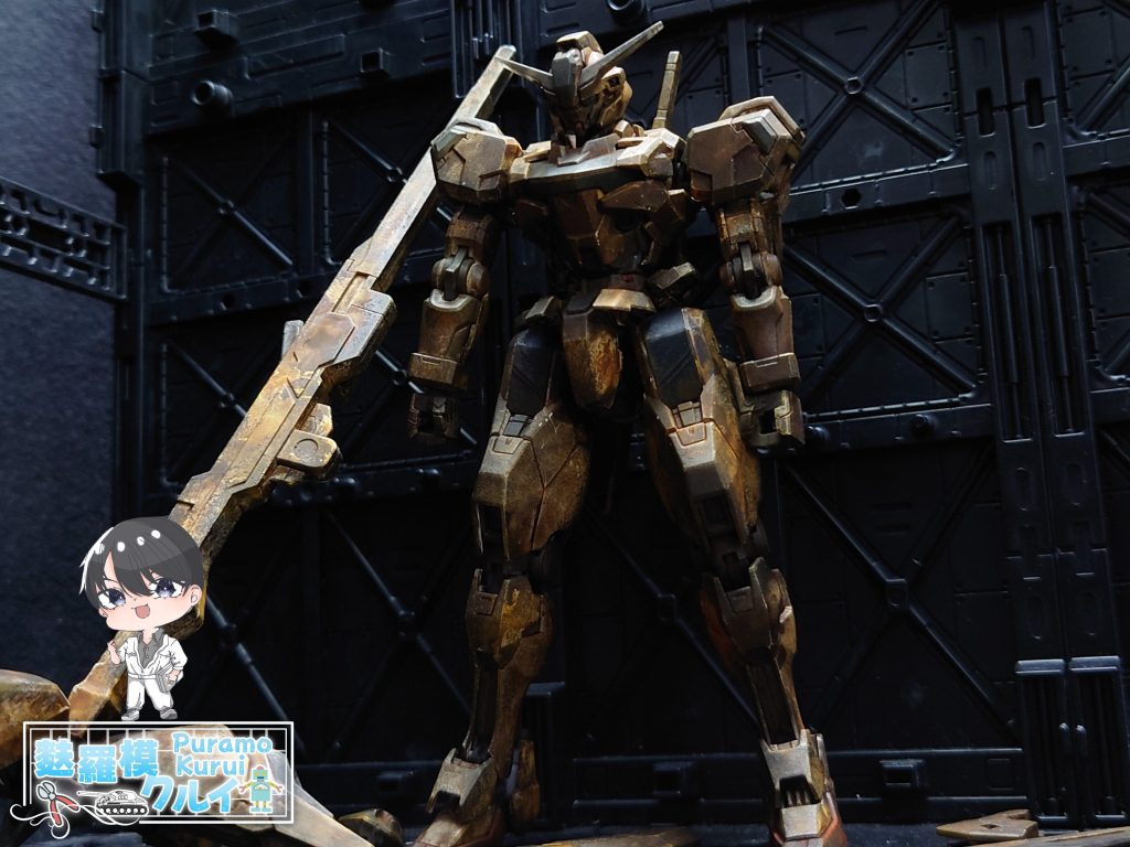 立ち姿。光の当たり方によっては金色にも見えるので写真の撮り方が難しい…