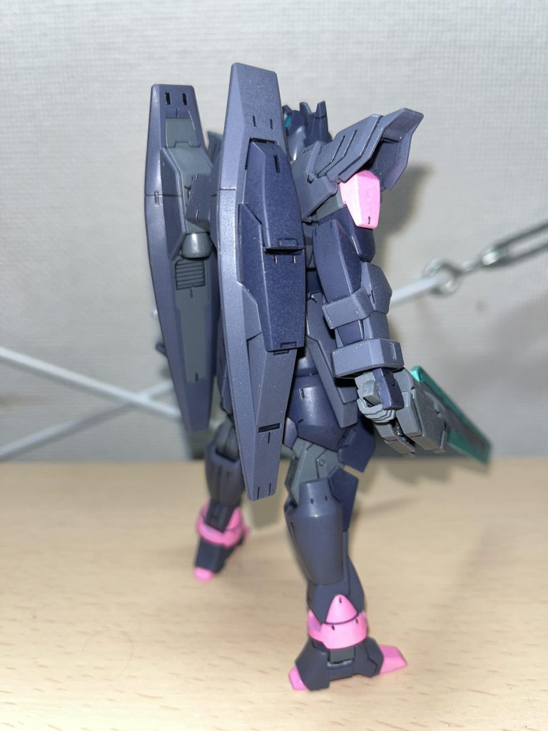 元のグレー部をガンマカ蛍光ピンクで。墨入れ、艶消しで仕上げ。