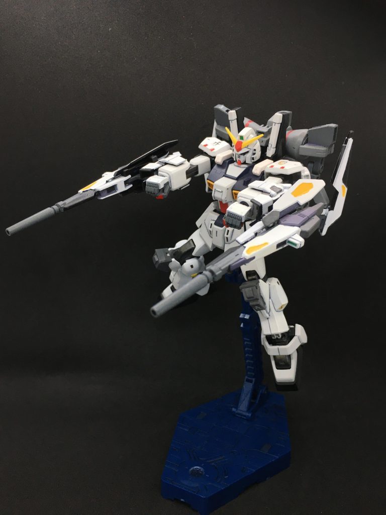 　フルドドDと合体したガンダムMk-Ⅱ[バックソーン・ディフェンサー]。ビルドガンダムMk-Ⅱの素体が普通のMk-Ⅱのままですが...白同士で案外相性がいいかも。フルドドDは各部の通常プラ同士の可動部が摩耗してきているので何かしら可動部を変えるなどしないと扱いづらくなりそうです。